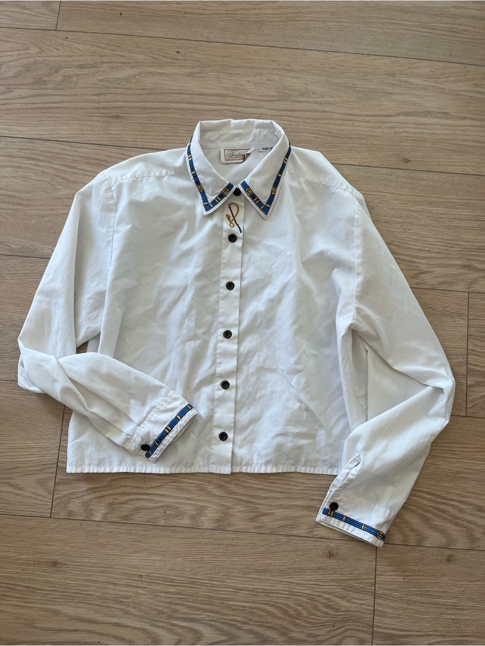 VTG western Women's Button-up with embroidered detail
